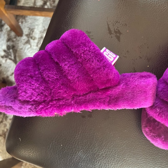 Ugg Slippers size 6 pink - Picture 7 of 7